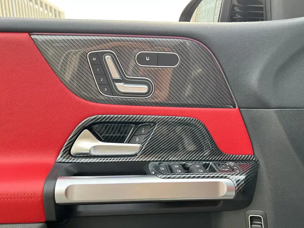 Mercedes-Benz GLB AMG — фото 10