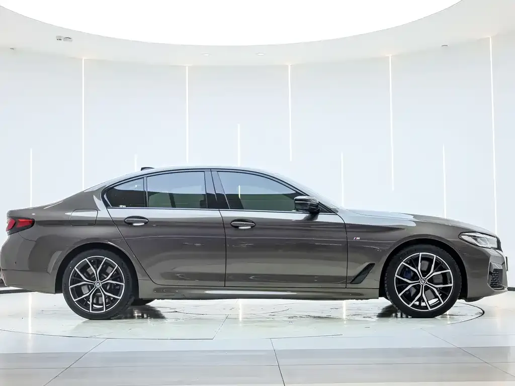 BMW 5 Series (Import) — фото 2