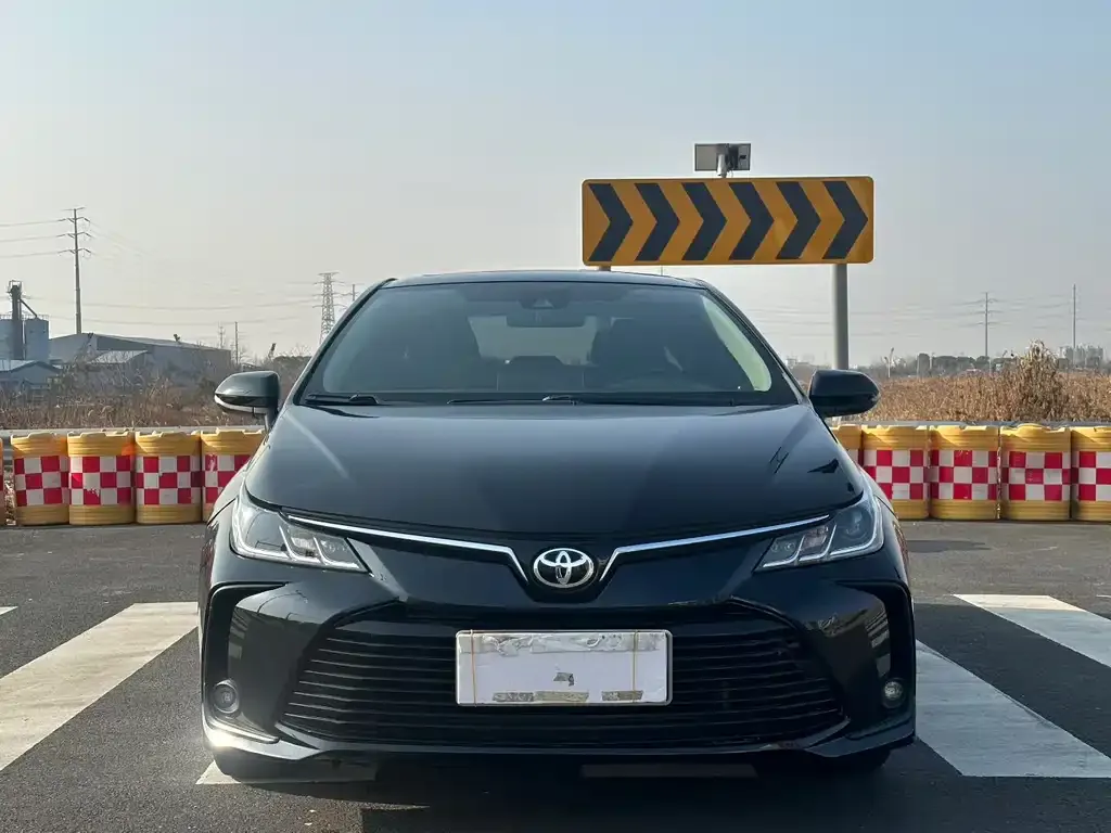 Toyota Corolla — фото 1