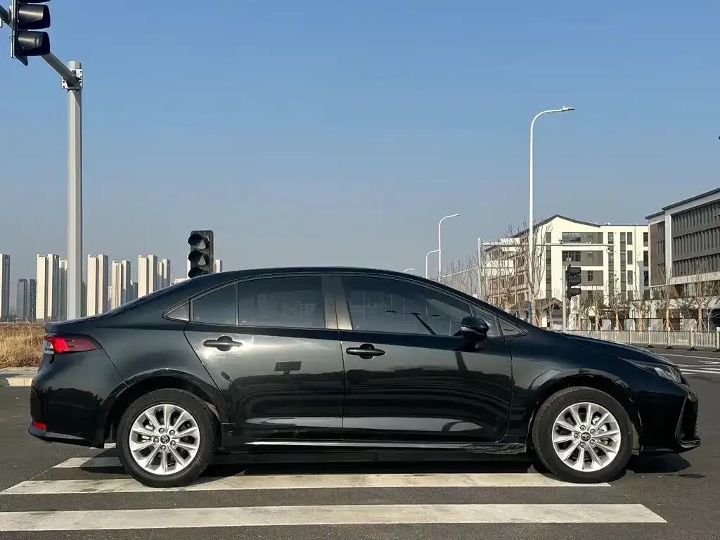 Toyota Corolla — фото 2