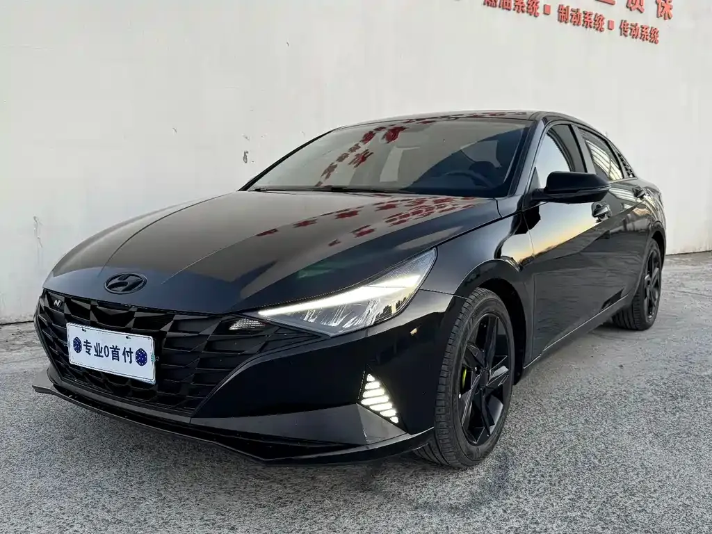 Hyundai Elantra — фото 1