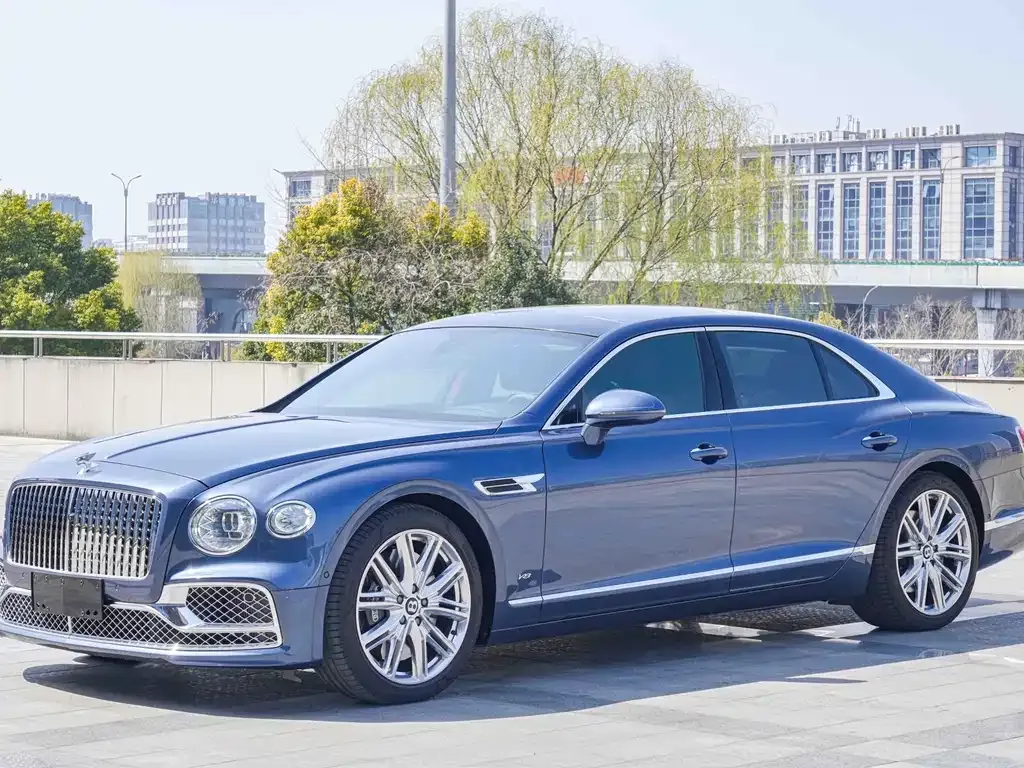 Bentley Flying Spur — фото 1