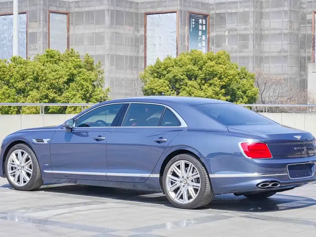 Bentley Flying Spur — фото 8
