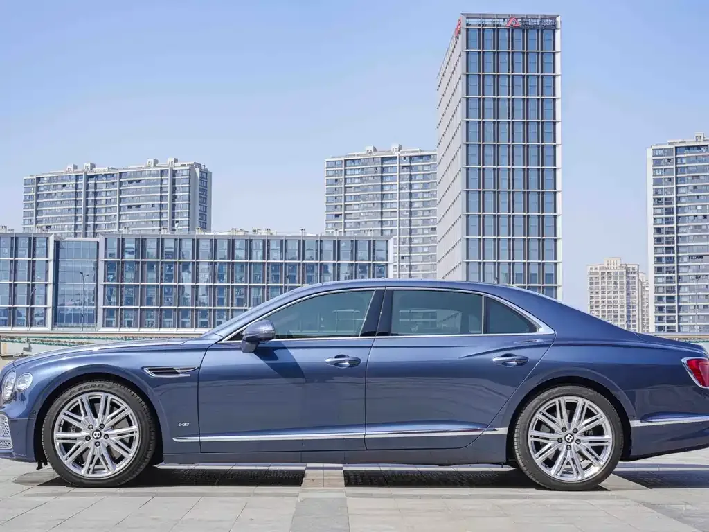 Bentley Flying Spur — фото 4