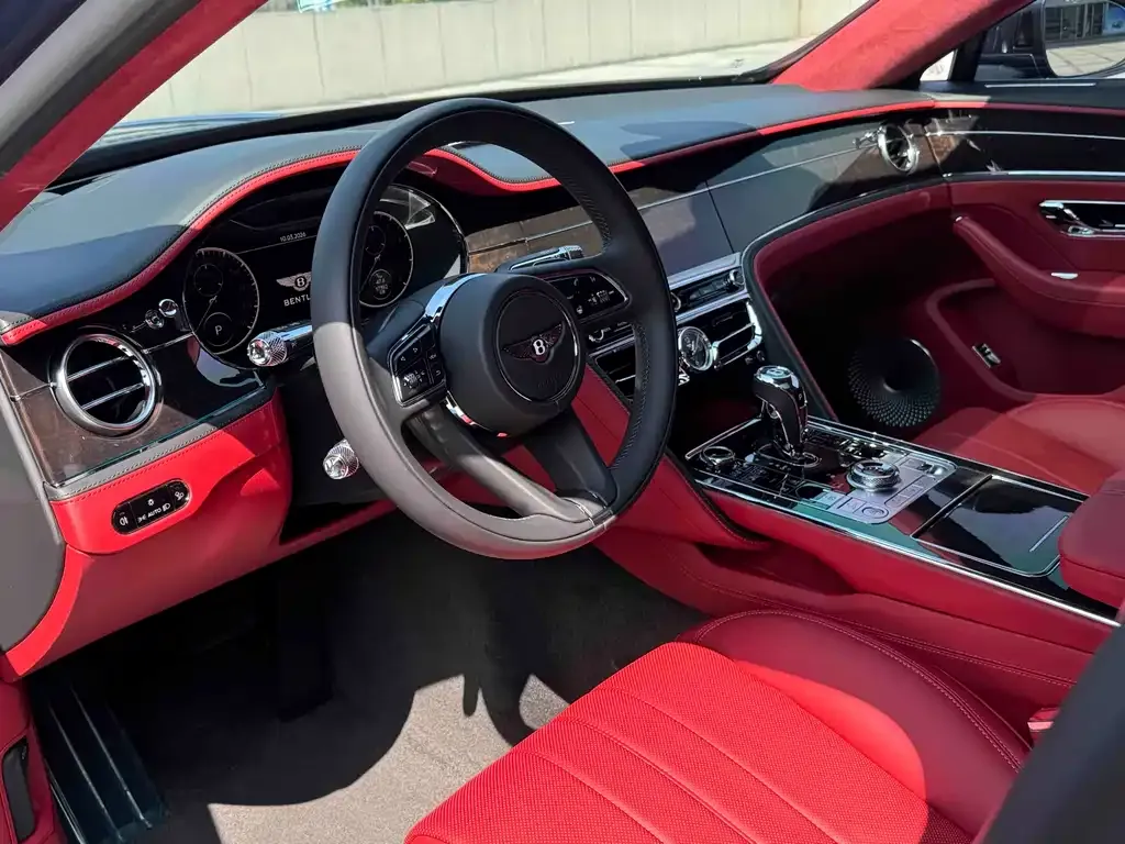 Bentley Flying Spur — фото 10