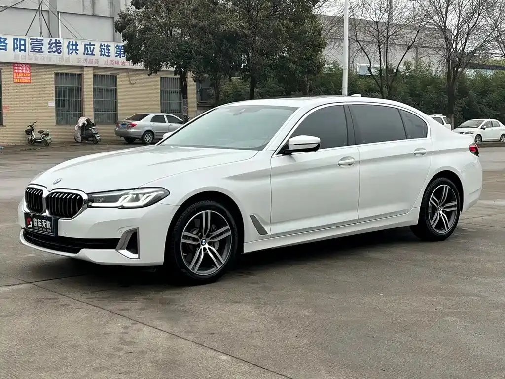 BMW 5 Series — фото 1