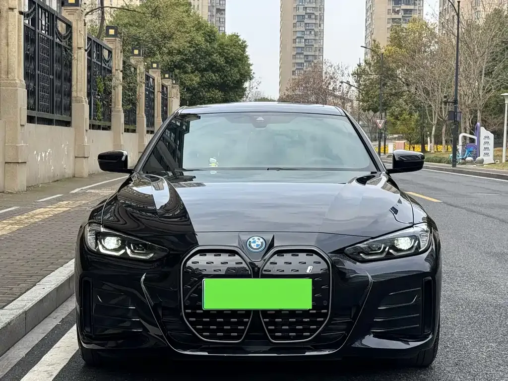 BMW i4 — фото 7