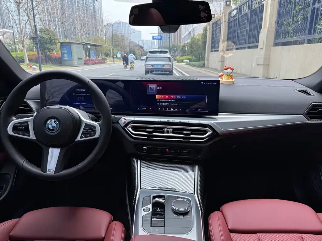 BMW i4 — фото 3