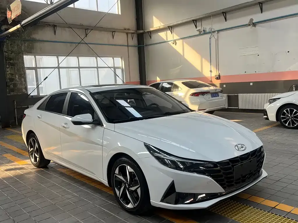 Hyundai Elantra — фото 5