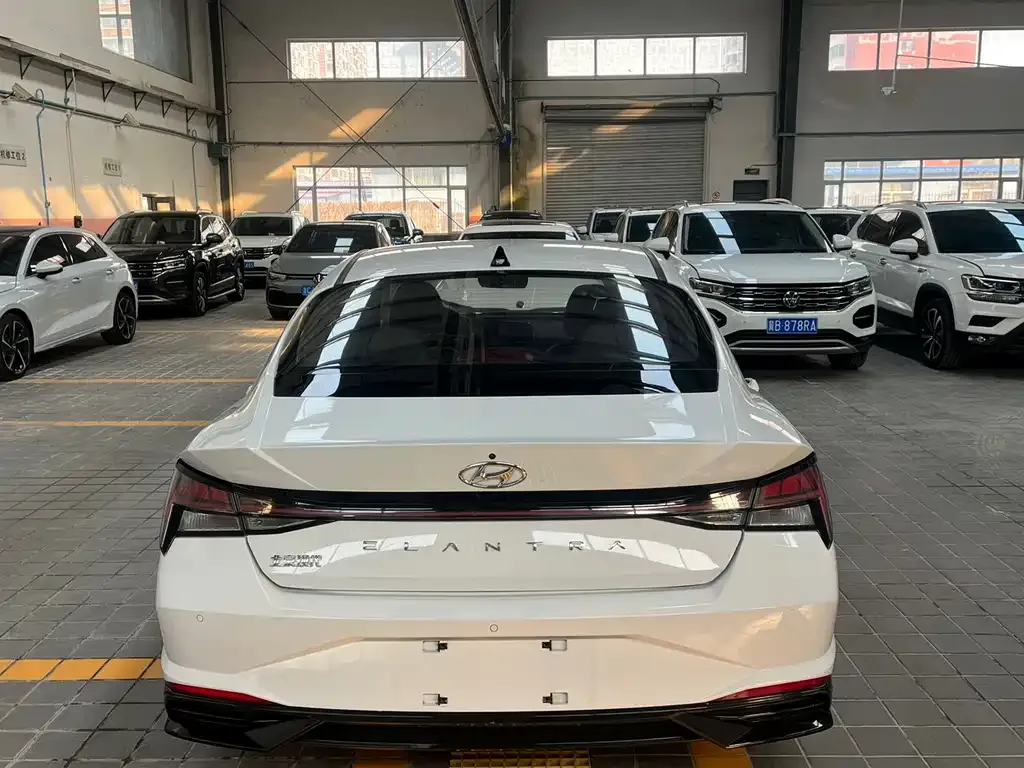 Hyundai Elantra — фото 3