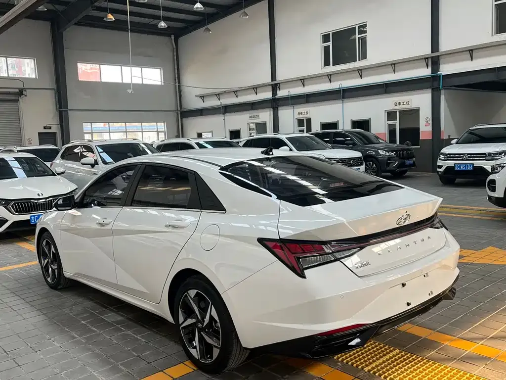 Hyundai Elantra — фото 8