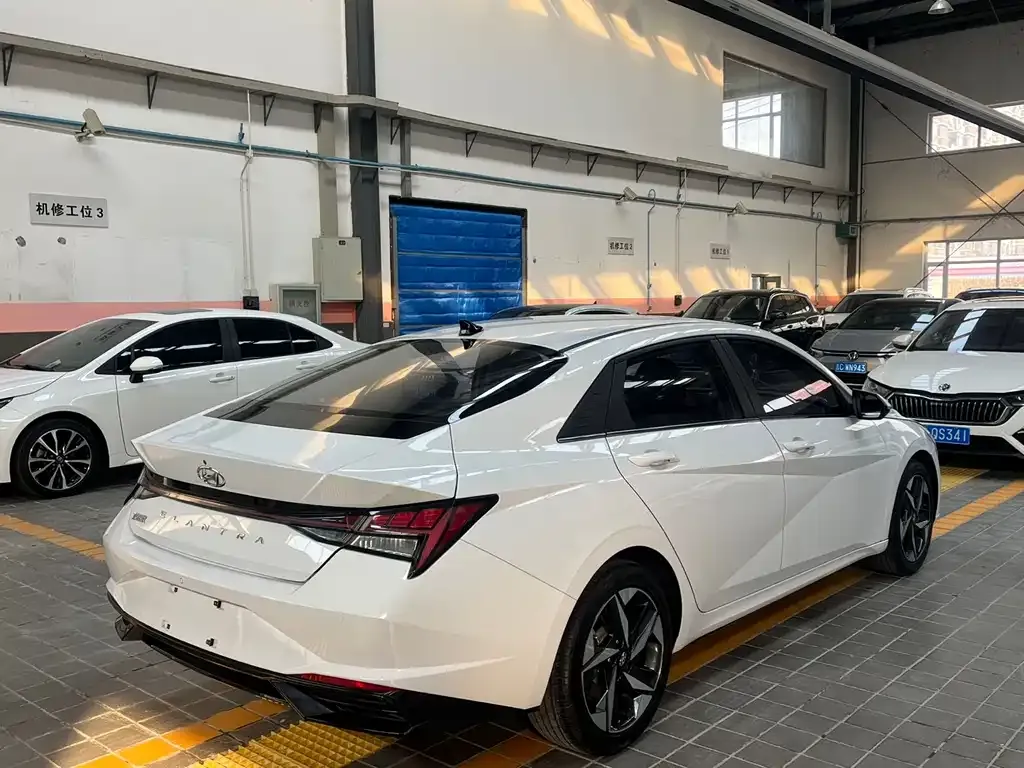 Hyundai Elantra — фото 2