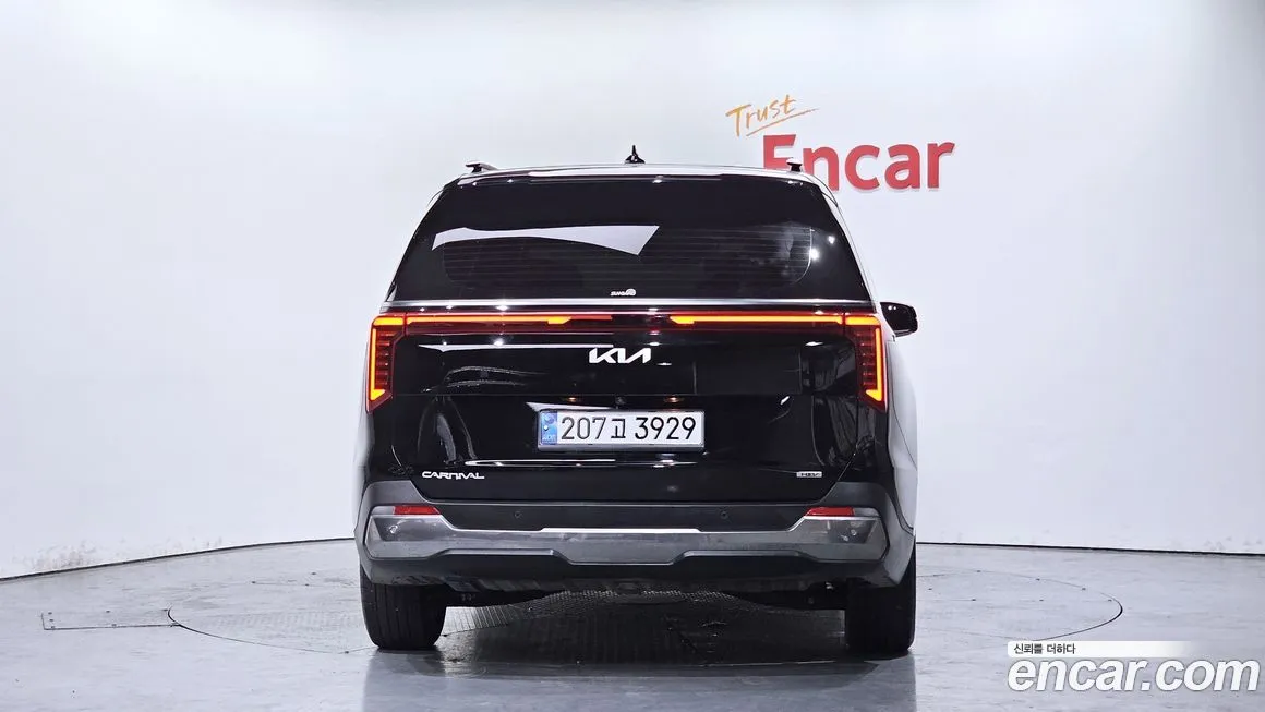 Kia Carnival — фото 10