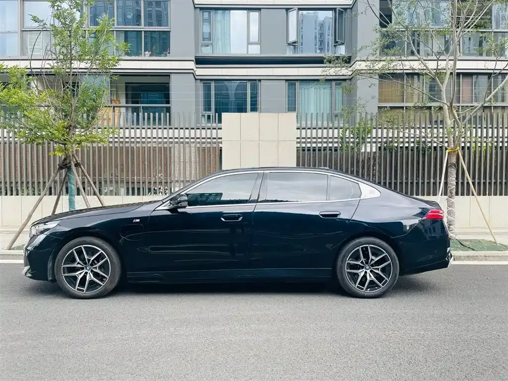 BMW i5 — фото 3