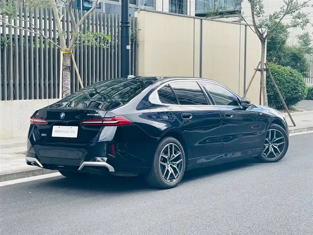 BMW i5 — фото 10