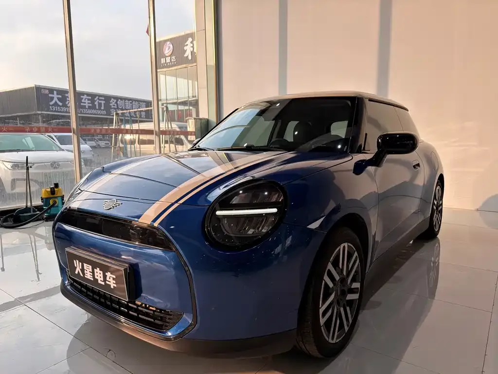 MINI Cooper EV — фото 1