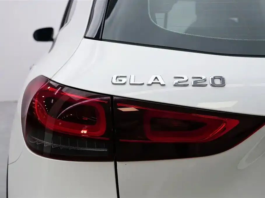 Mercedes-Benz GLA — фото 10