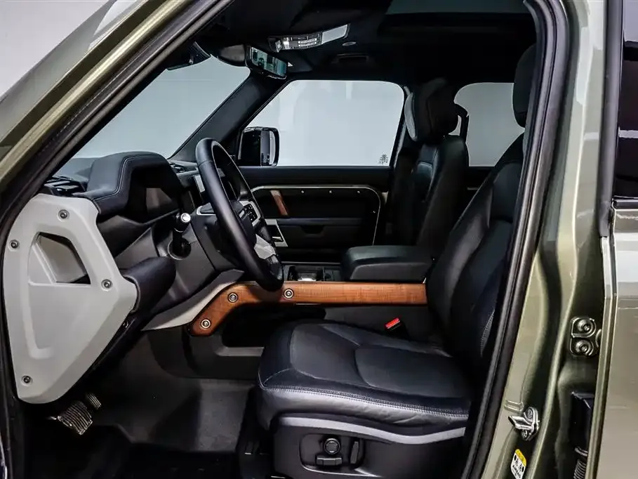 Land Rover Defender — фото 10
