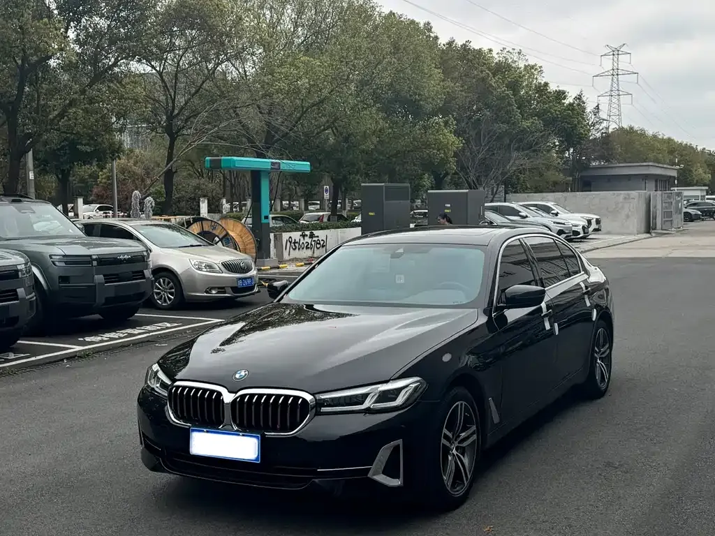 BMW 5 Series — фото 1