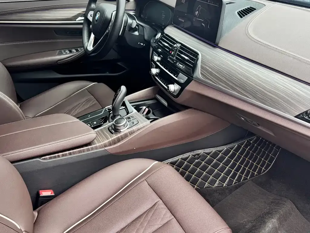 BMW 5 Series — фото 10