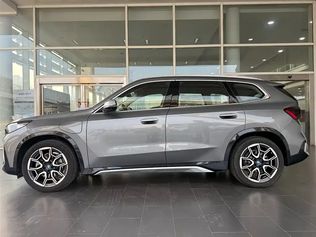 BMW iX1 — фото 5