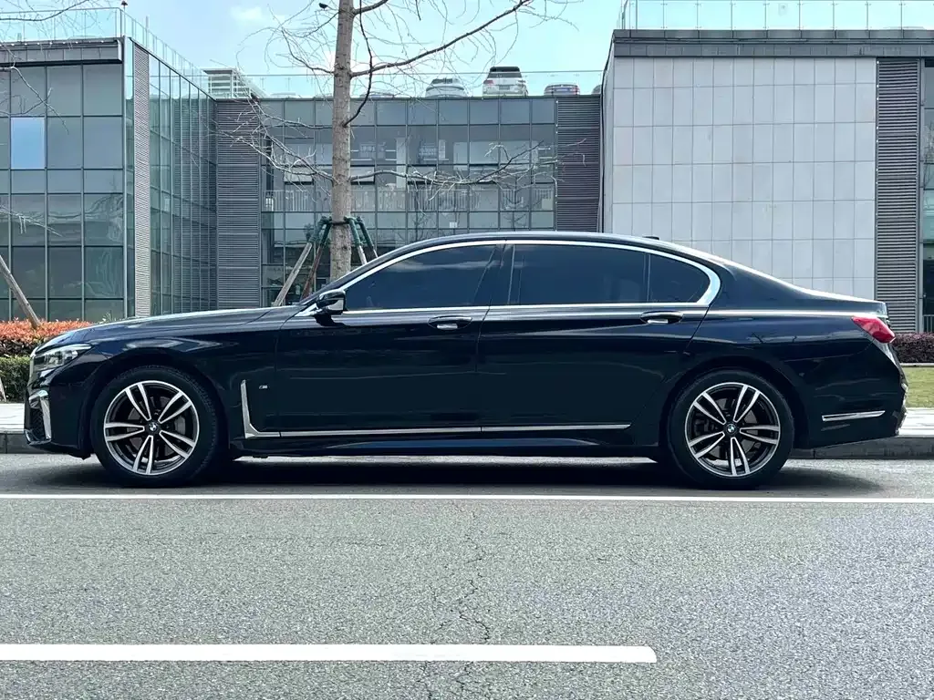 BMW 7 Series — фото 6