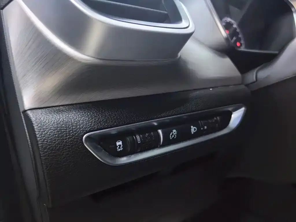 Geely Binyue — фото 10