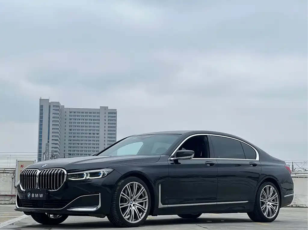 BMW 7 Series — фото 1