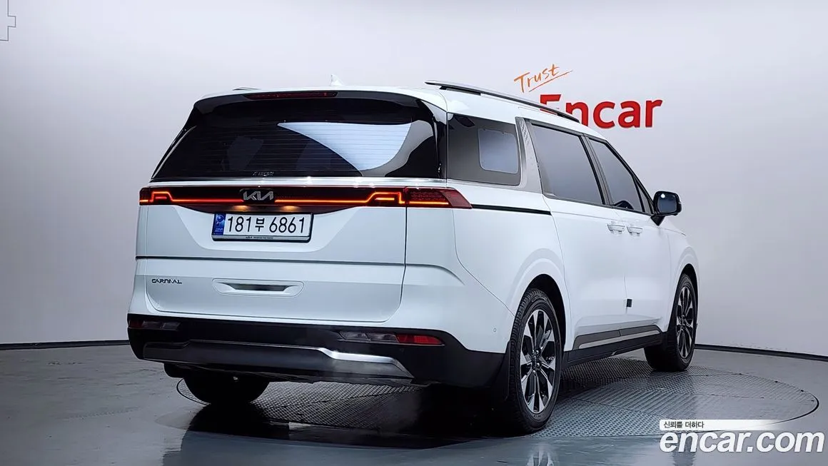 Kia Carnival — фото 10