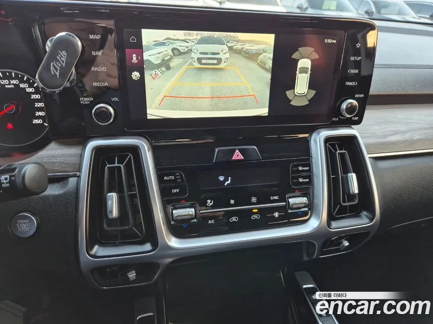 Kia Sorento — фото 6