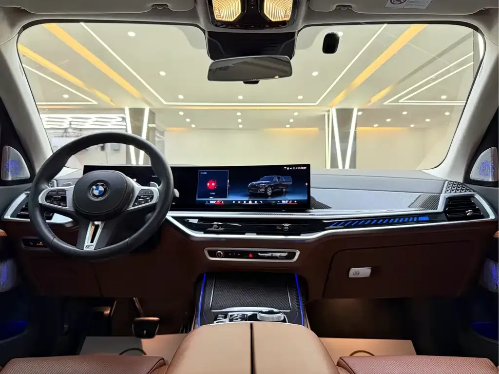 BMW X7 M60i — фото 7