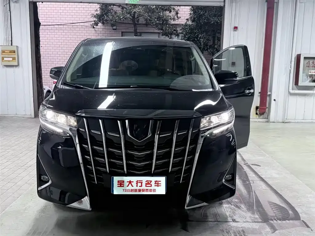 Toyota Alphard — фото 4
