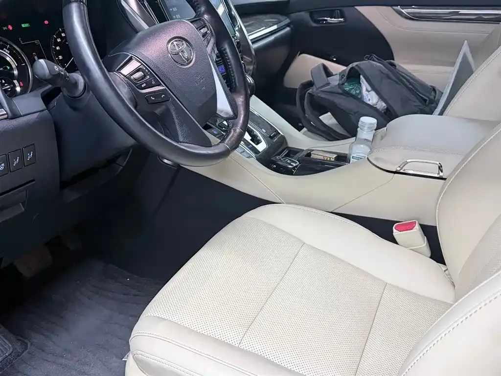Toyota Alphard — фото 3