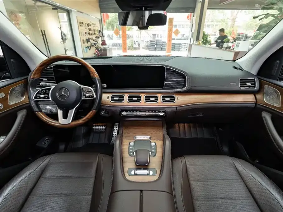 Mercedes-Benz GLS — фото 10
