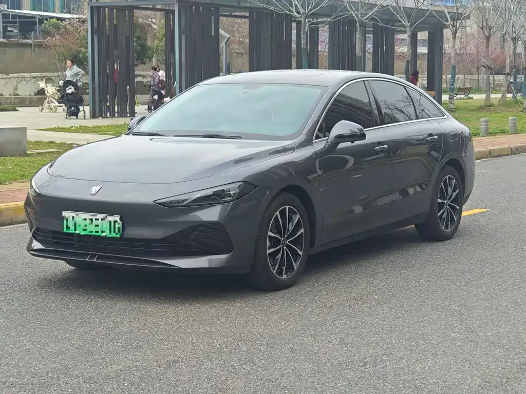 Roewe D7 — фото 1