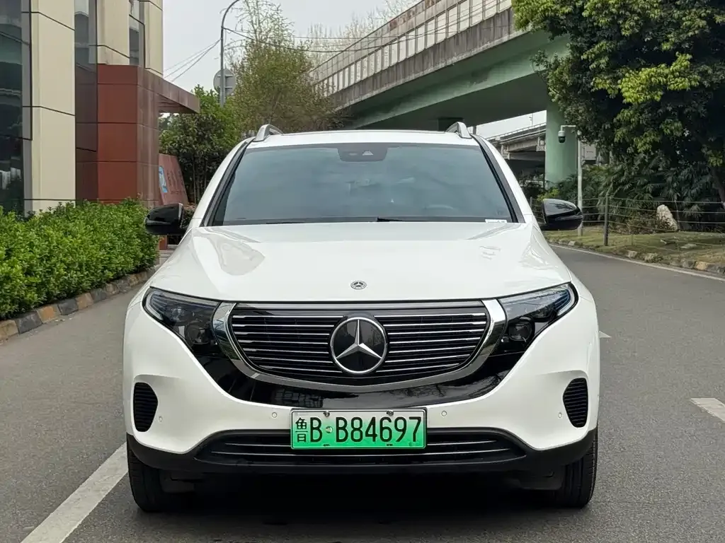 Mercedes-Benz EQC — фото 9
