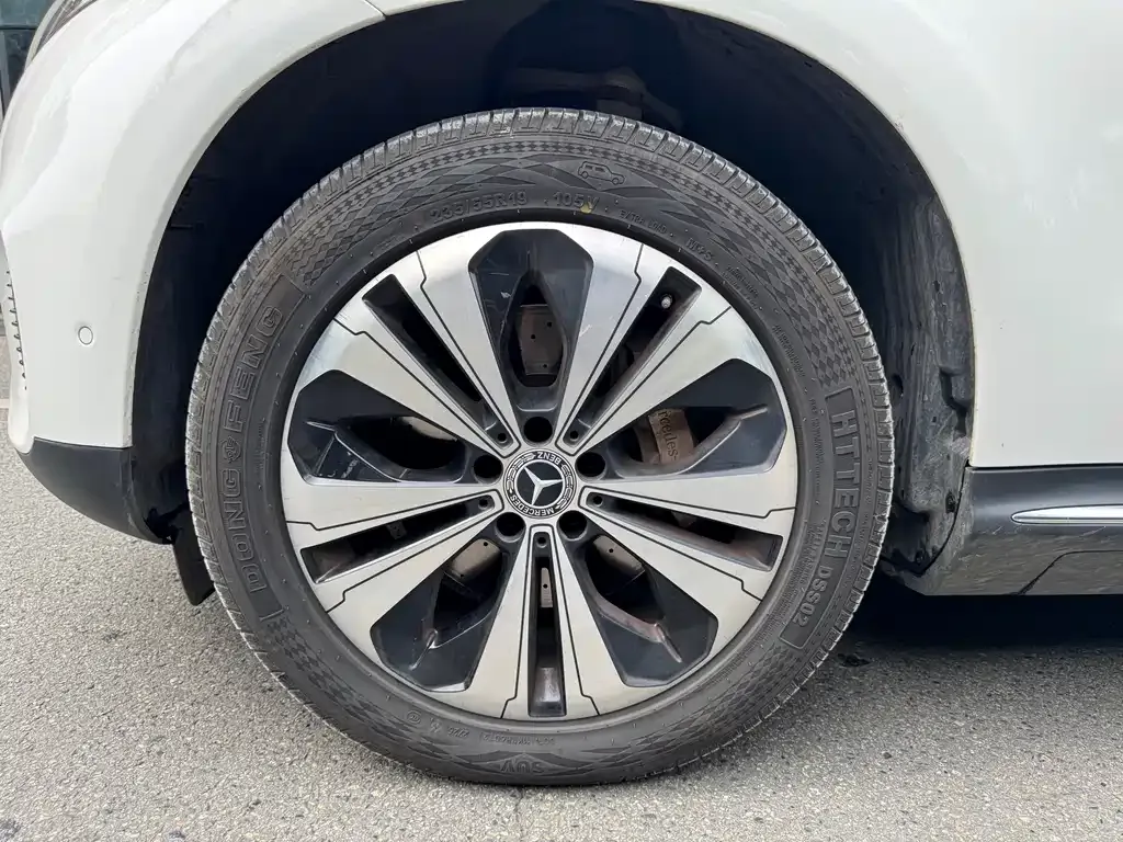 Mercedes-Benz EQC — фото 10
