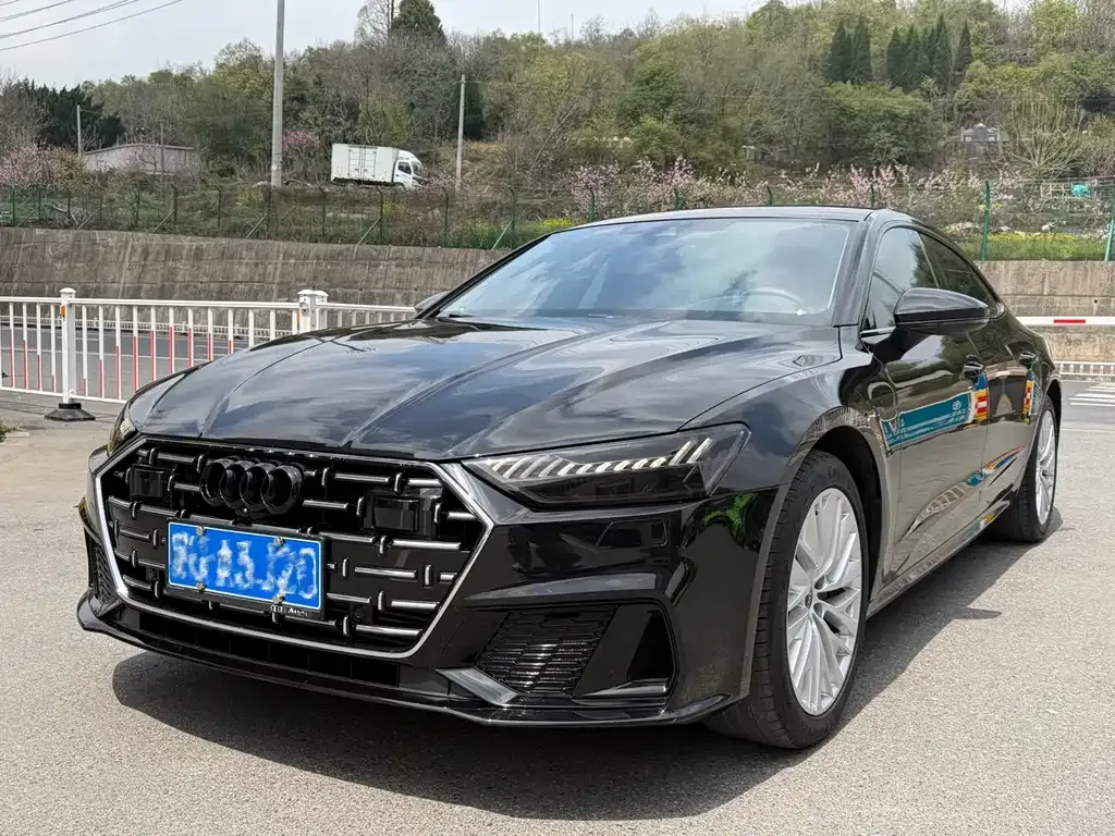 Audi A7L — фото 1