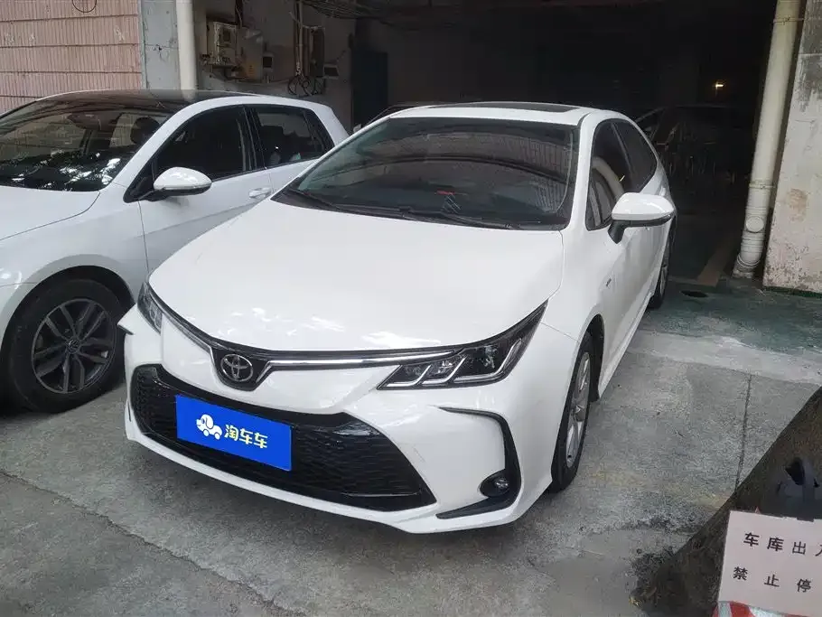 Toyota Corolla — фото 1