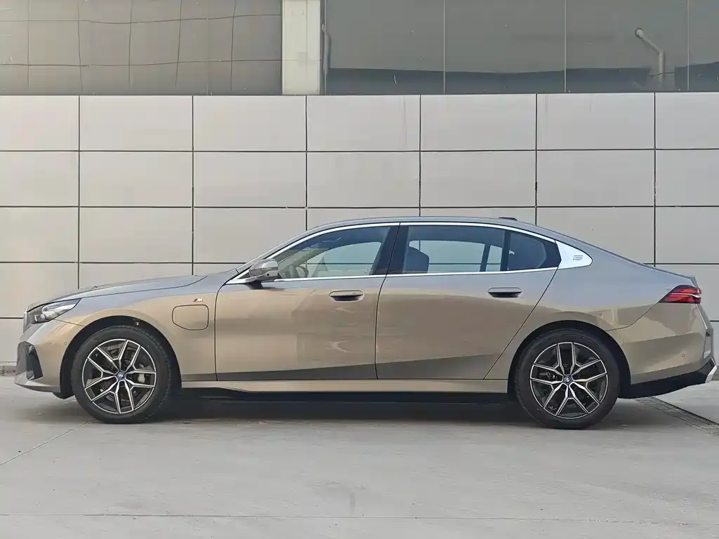 BMW i5 — фото 6