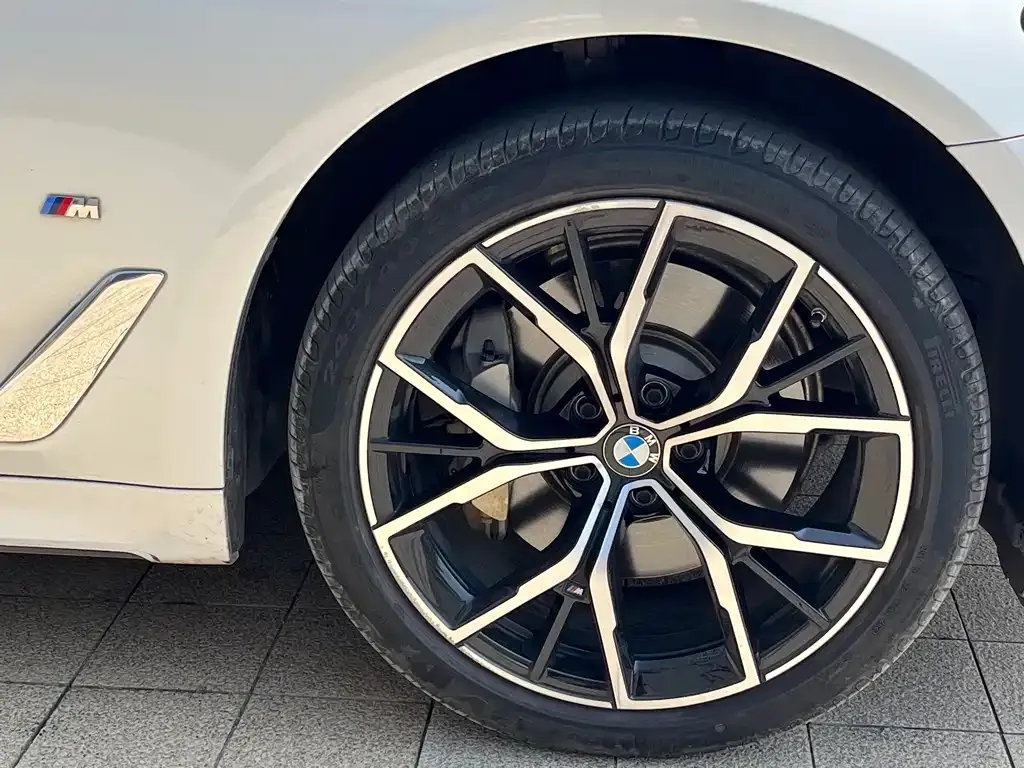 BMW 5 Series — фото 10