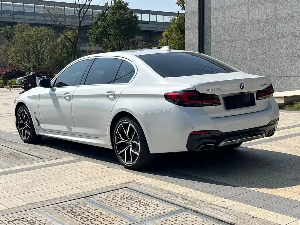BMW 5 Series — фото 9