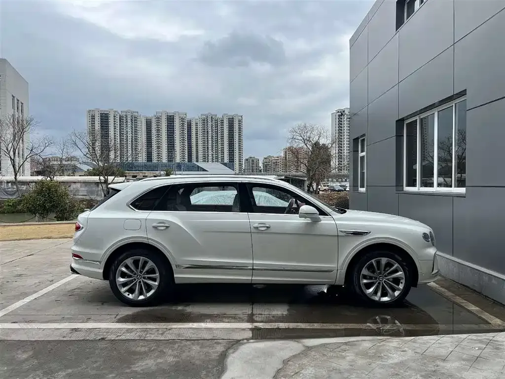 Bentley Bentayga — фото 6