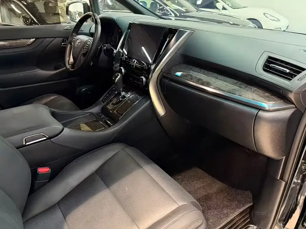 Toyota Vellfire — фото 9