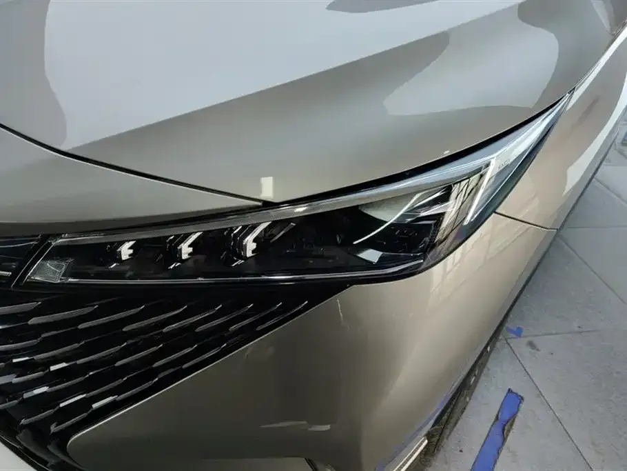 Roewe RX5 New Energy — фото 6