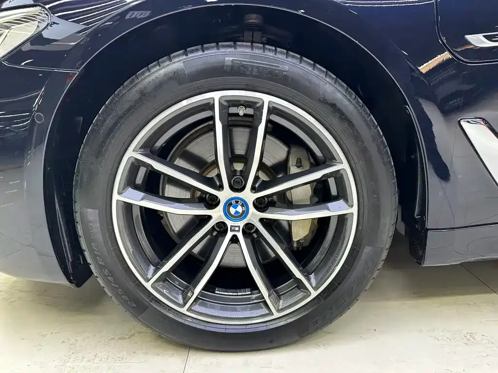 BMW 5 Series New Energy — фото 4