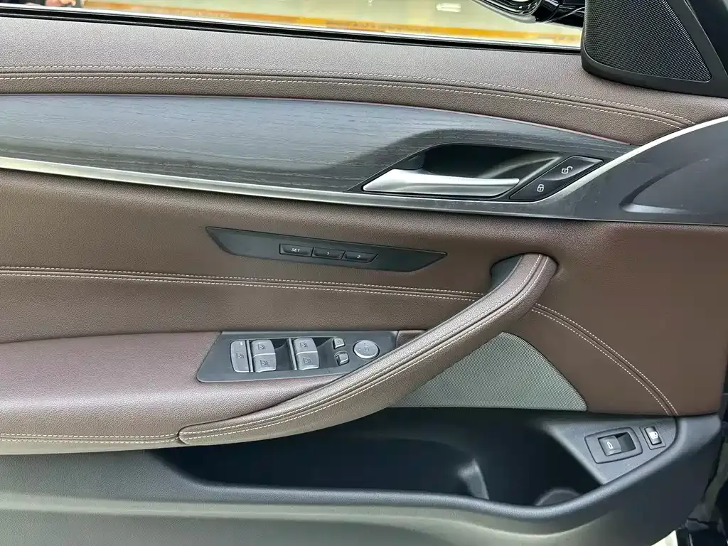 BMW 5 Series New Energy — фото 3