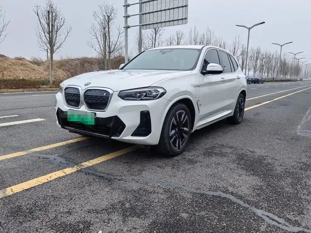 BMW iX3 — фото 1
