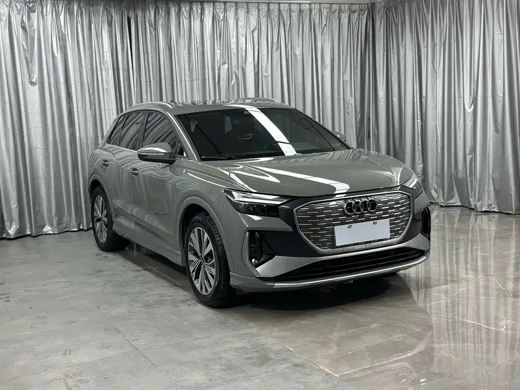 Audi Q4 e-tron — фото 1