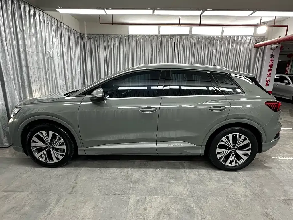 Audi Q4 e-tron — фото 3